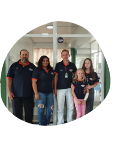 Equipe agencia de viagens barracão